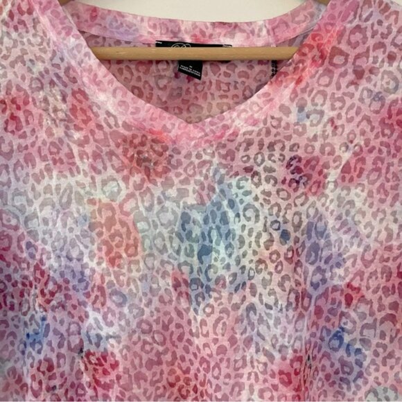 New Bellina Semi Sheer Pastel Leopard Print V-Neck T-Shirt Size Medium bin 4H - Picture 3 of 5